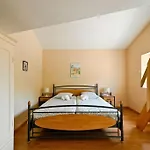 L'evasion En Pierre Piscine Et Etang Prive Tatil Evi Sevremoine