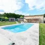 L'evasion En Pierre Piscine Et Etang Prive Sevremoine