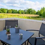 L'evasion En Pierre Piscine Et Etang Prive