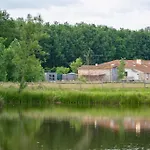 L'evasion En Pierre Piscine Et Etang Prive Tatil Evi *