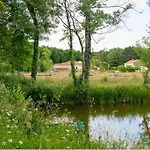 L'evasion En Pierre Piscine Et Etang Prive