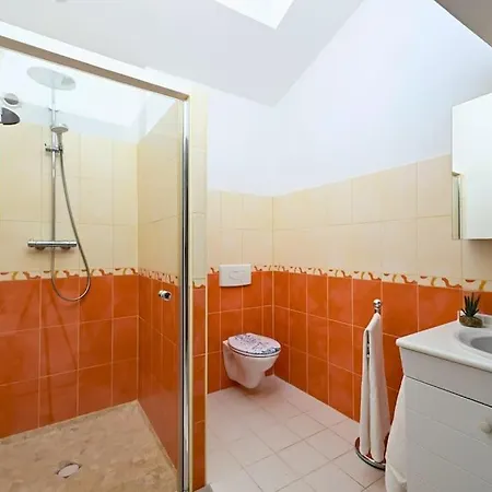 L'evasion En Pierre Piscine Et Etang Prive Tatil Evi