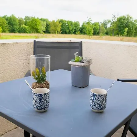 L'evasion En Pierre Piscine Et Etang Prive Sevremoine