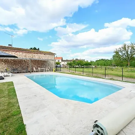 L'evasion En Pierre Piscine Et Etang Prive Sevremoine