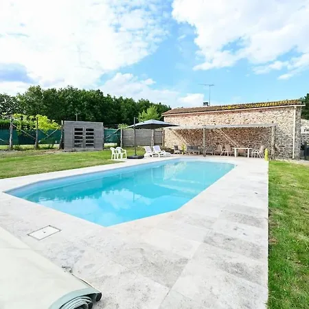 L'evasion En Pierre Piscine Et Etang Prive Sevremoine