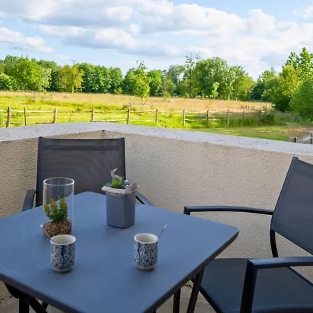 L'evasion En Pierre Piscine Et Etang Prive