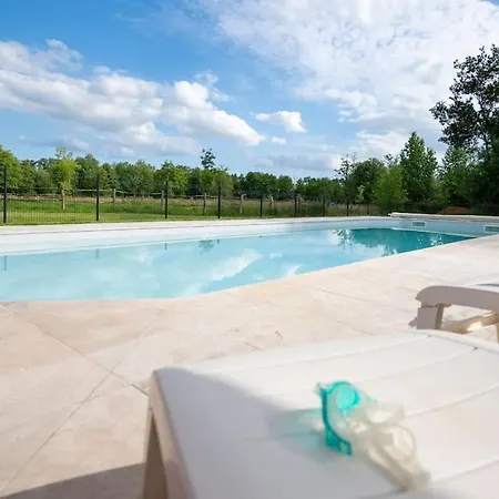 L'evasion En Pierre Piscine Et Etang Prive