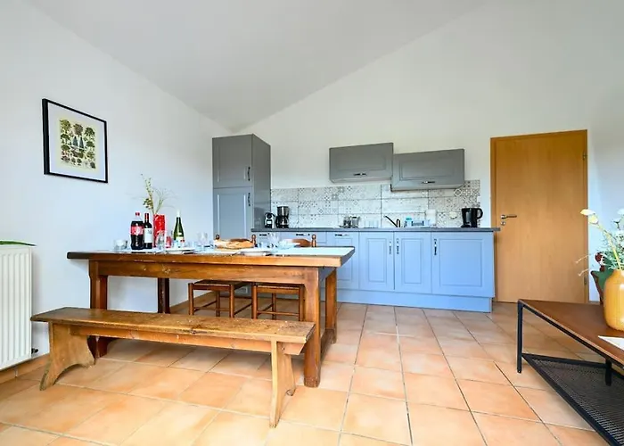 L'evasion En Pierre Piscine Et Etang Prive