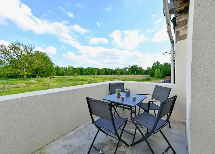 L'evasion En Pierre Piscine Et Etang Prive