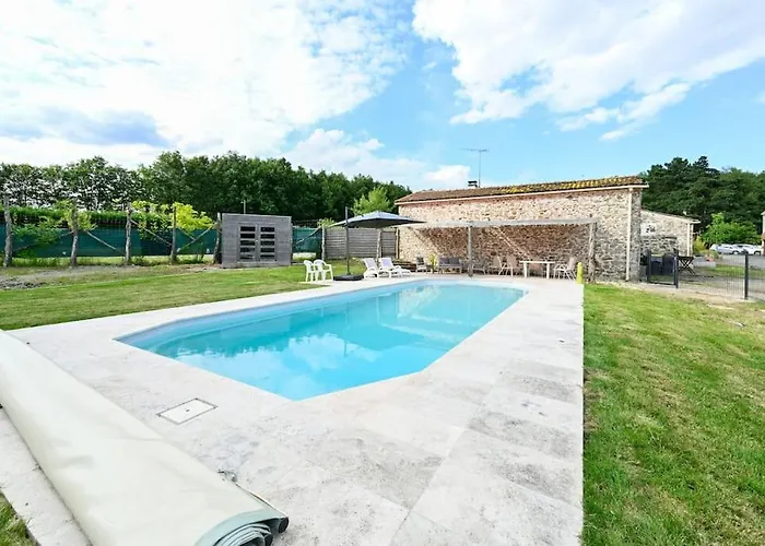 L'evasion En Pierre Piscine Et Etang Prive Sevremoine