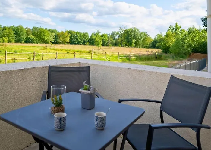 L'evasion En Pierre Piscine Et Etang Prive