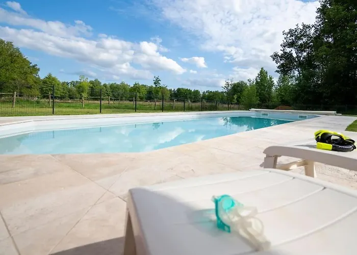 L'evasion En Pierre Piscine Et Etang Prive