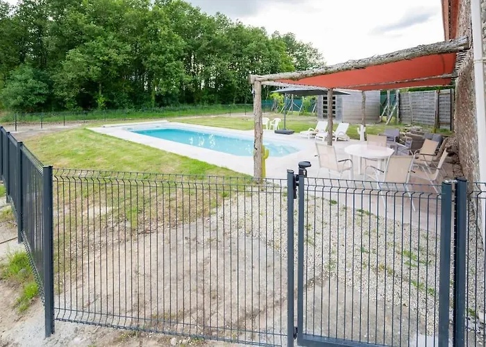 L'evasion En Pierre Piscine Et Etang Prive